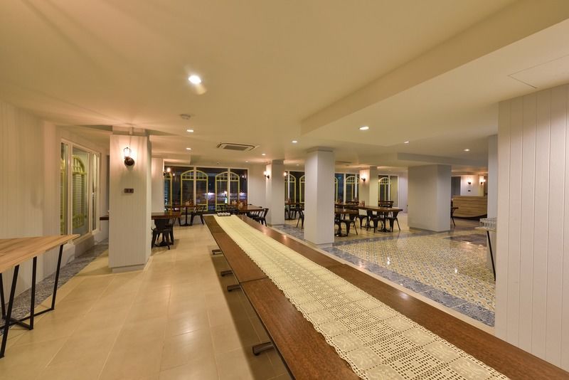 Hotel October Пхукет Екстер'єр фото