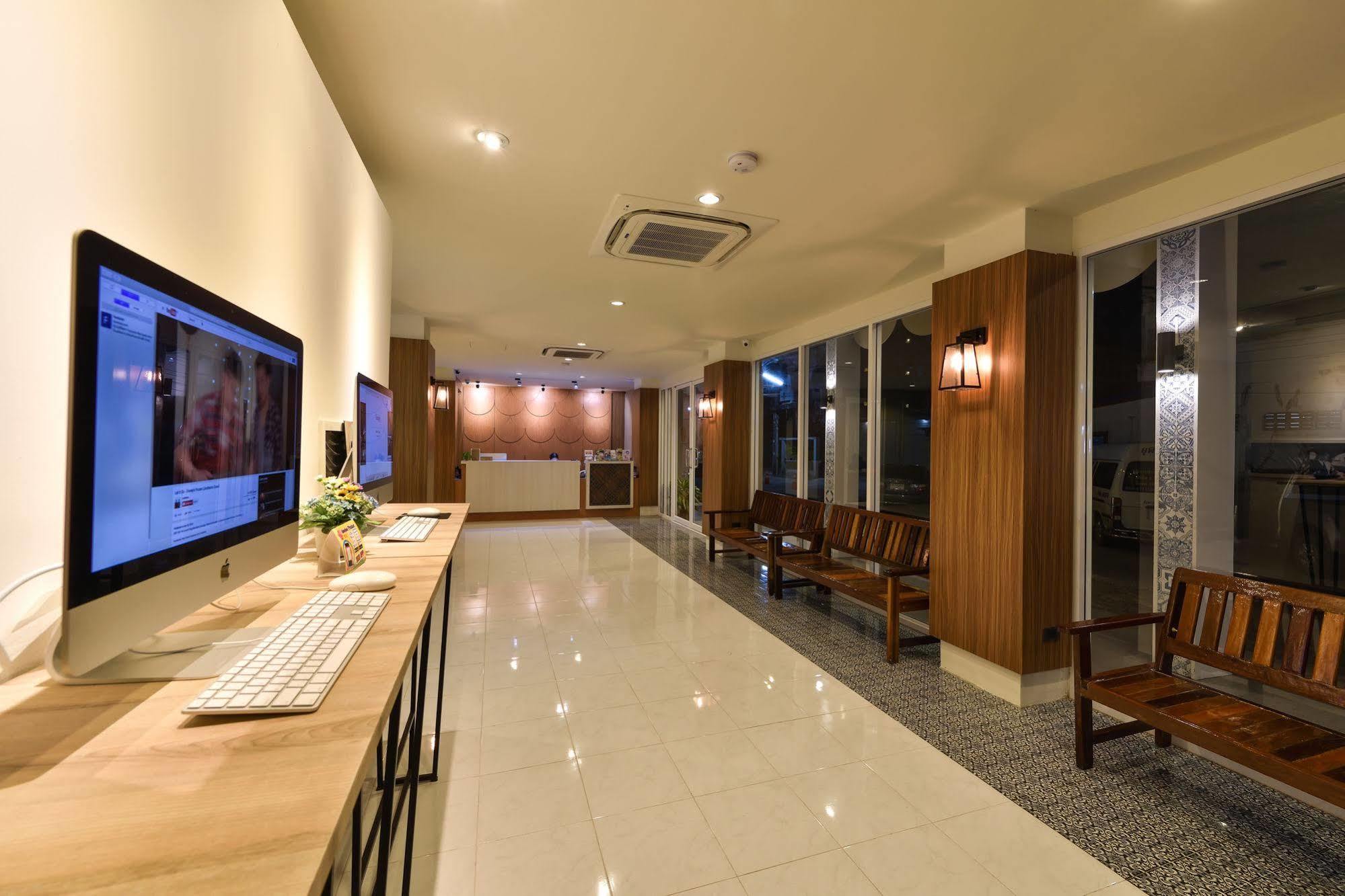 Hotel October Пхукет Екстер'єр фото