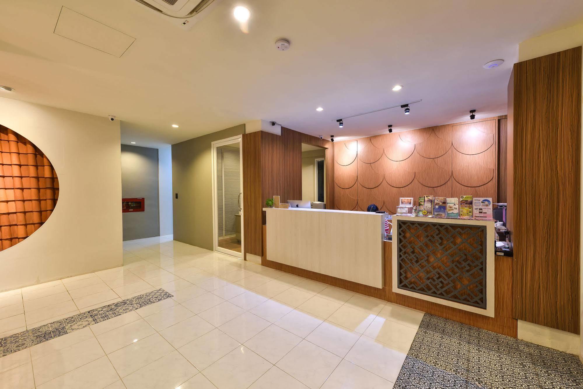 Hotel October Пхукет Екстер'єр фото