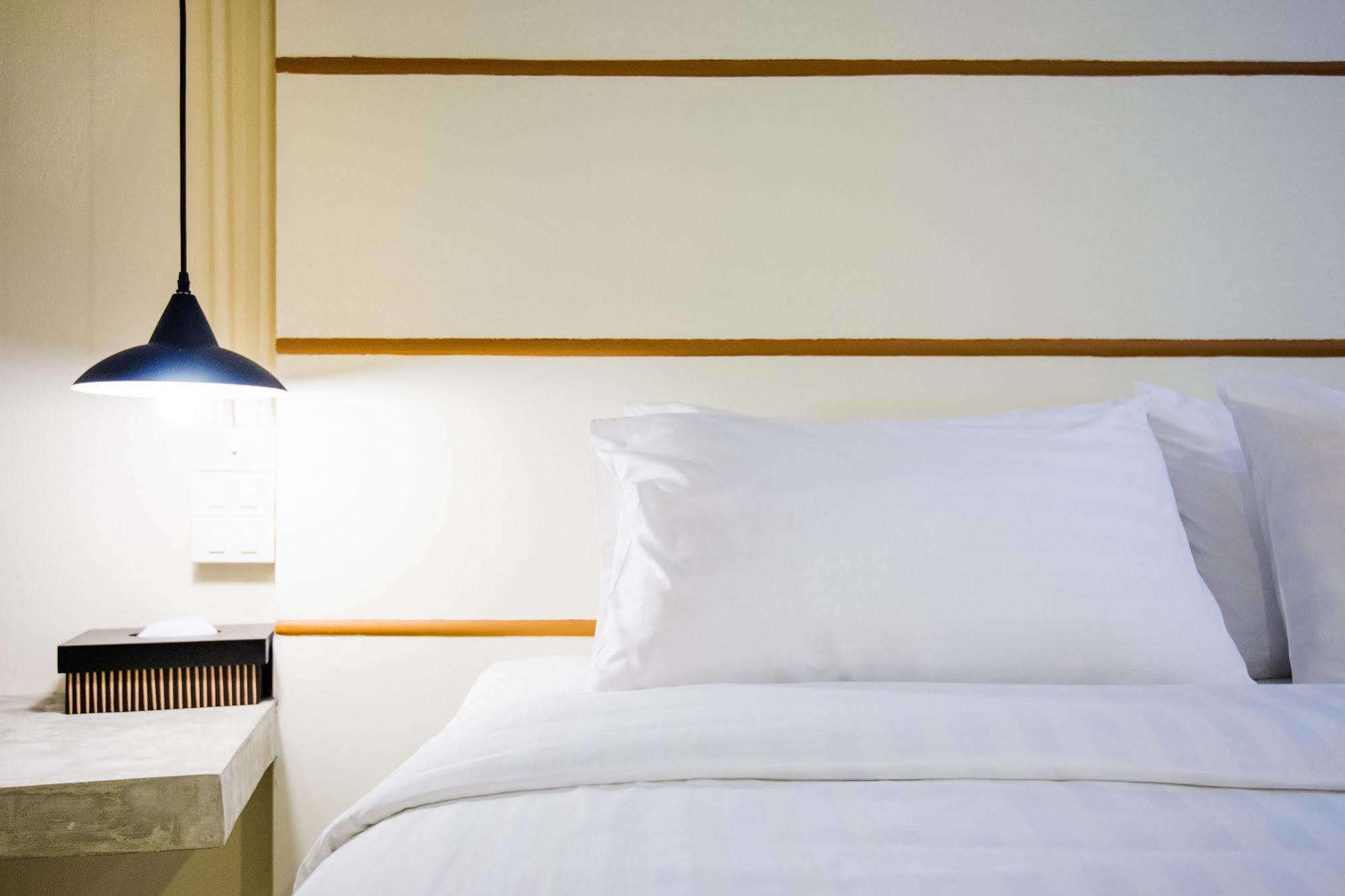 Hotel October Пхукет Екстер'єр фото